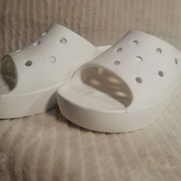 Crocs Women's Classic Platform Slide in White - Size 11 - Picture 8 of 8